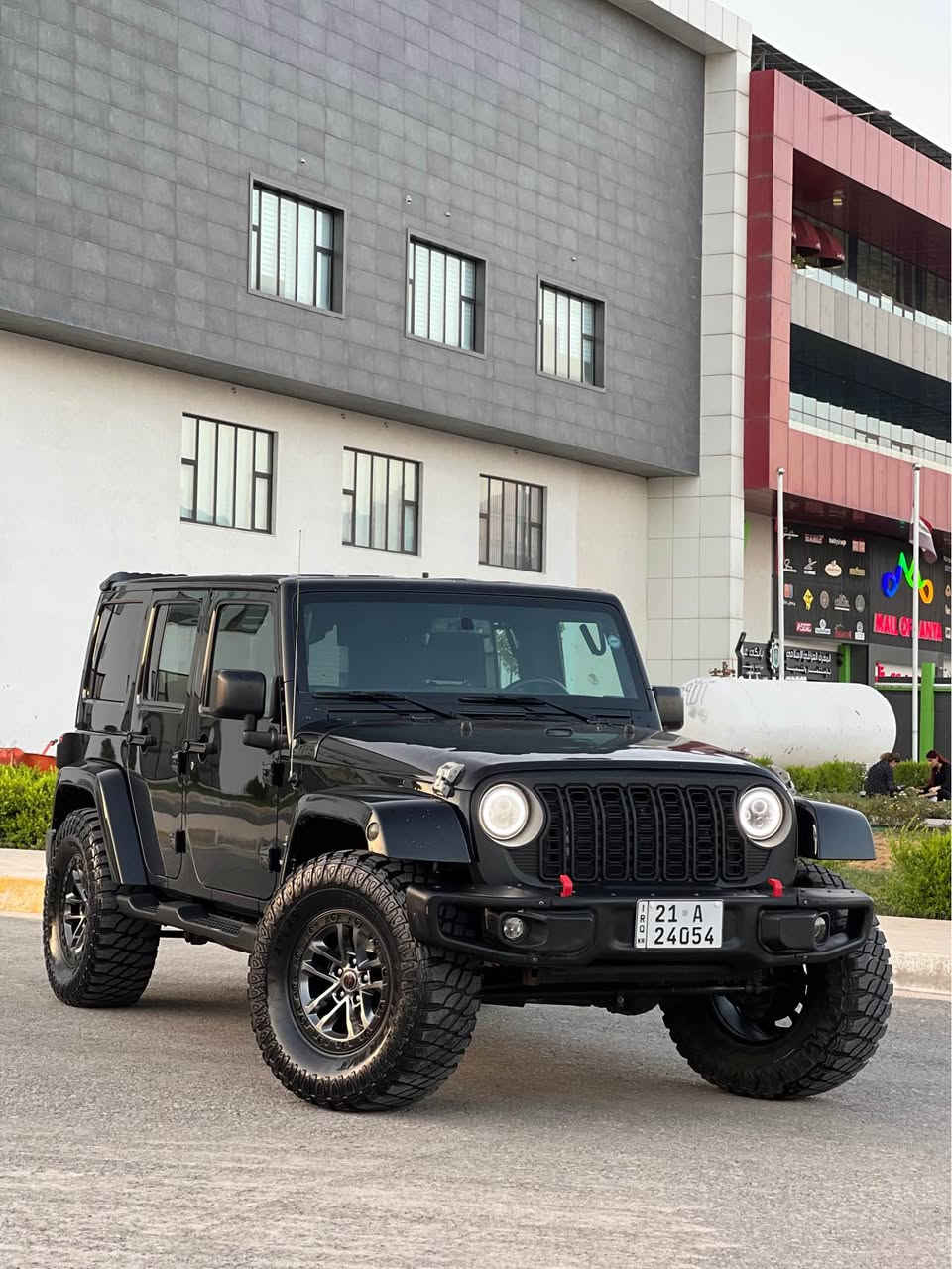 Jeep wrangler 🇺🇸
‎جێب ڕانگلەر مۆدیل 20018

‎ ، کراوە بە 2023
‎تایە و ویلی جەبەلی بۆ بەستراوە 
‎سەقفی پلاستیک مەرغووب 
‎گێر و مەکینە و کارەبایی بەشەرت 
‎ئەکسل و دەبڵ ئەکسلی بەشەرت 
‎تەبرید سارد و گەرم بەشەرت 
‎مەکینە مەرغووب 6 بستۆن 
‎سەنەوی ژینگە و ڕێگاوبانی تازەیە بە ناوی خۆمانەوەیە 
‎کامل سێرفز بۆ کراوە ، ڕۆنی مەکینە هایدرۆلیکی گێر 
‎سەیارەکە و بێ بۆیاخ يه ك پلي بجوكي هه يه
‎و بۆیاخ و پارچە گۆراوی نیە ي...

*********** 

‎ماوەی ڕۆشتنی سەیارەکە تەنها ١٢٠ هەزار 
‎ژمارە موبایل لەسەر ڕەسمەکان دانراوە ..
‎شوێن رانيه رانية, السليمانية
