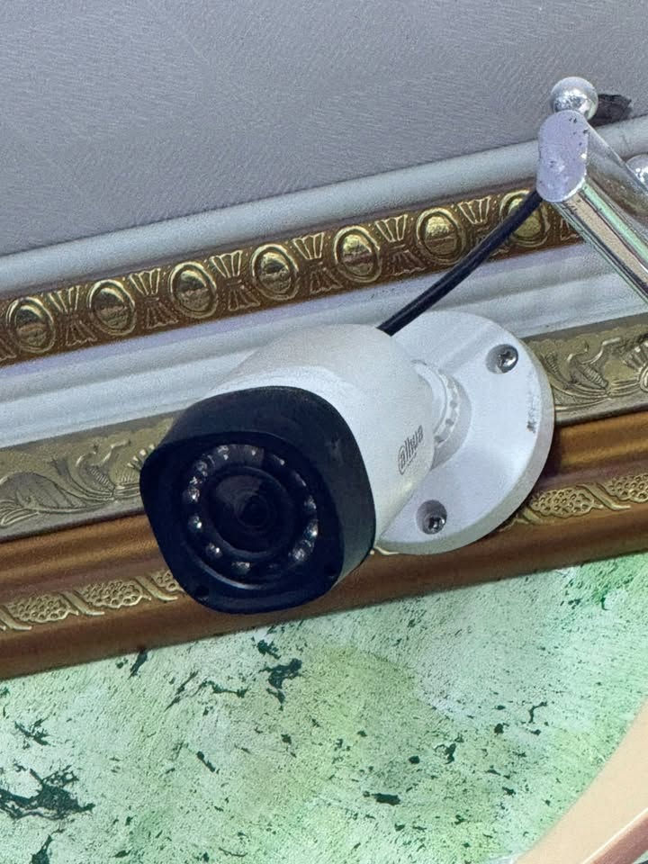 ‏كاميرات دهوة للبيع /أربع كاميرات مع DVR والاسلاك والفيش كاملة ،حالياً منصوبه وشغاله
‏جديدة ونظيفة وغير معرضه للشمس والأمطار لانها منصوبة في مكان داخلي، هارد واحد جيجا سعر 100 ألف دينار  عراقي ،عنواني نجف كوفة حي ميسان شارع الكيات ويوجد واتساب ***********
