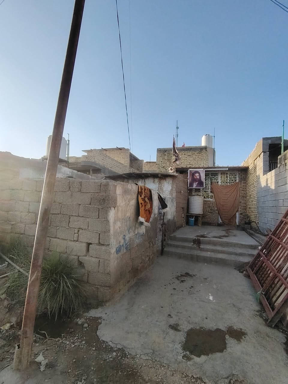 بيت الابيع كامل قرفتين وصالي و مطبخ الإمكان قضاء الرفاعي قريه شويلي المساحة 250 رقم***********
