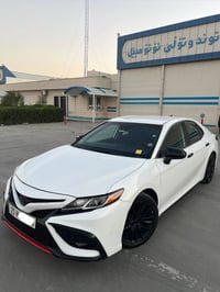 كامري SE • ٢٠٢١ • لون كريمي