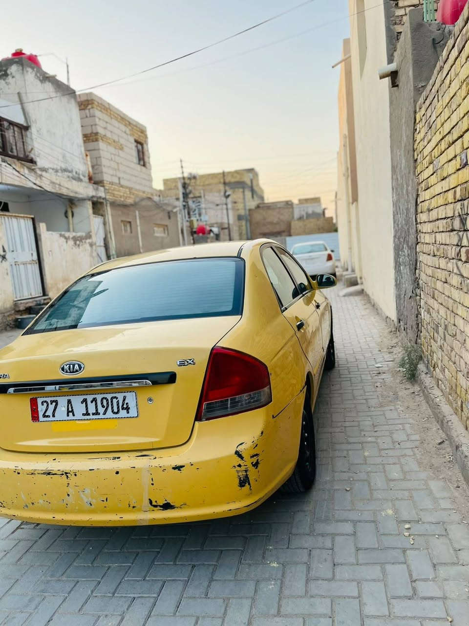 السلام عليكم سبكترا موديل 2009 سياره حادثها جاملغ وبنين نفسن مصلحات الاطراف مال بنين وجاملغ سياره جاهزه تخم تاير حداديه جاهزه محرك صار له خمس اشهر من شاده حاويه محرك وكير مكفولات منظومه مال تبريد كامله كلها جديده تبريد ثلج تدفع على بلاد دواخلها جديد رقم انجليزي بسي هزه جديده تحويل ثاني جاهزه على خير رقم السياره ذي قار مكاني ديوانيه مصفره هيئه وغرامات وخط وبحم رقم تلفون *********** سعر السياره 73 بيها مجال
