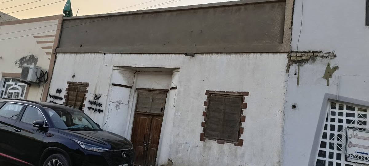 دار معروض للبيع بالجديدة الثالثة  طابو صرف البيت قديم  بحساب  عرصة  مقابيل سياج مدرسة  ثالث بيت عن شارع حنون التجاري مساحته بالسند ١٤٣ وواقع حال ١٥٦ الواجهية ٩ متر شارع عرضه ١٢ متر بأسم واحد وليس ورثة رابع فرع عن تقاطع الرحباوي للأستفسار على الرقم ‏‪***********‬‏ النجف, العراق
