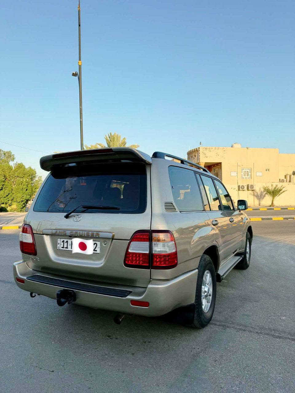 سلام عليكم لاندكروزر للبيع موديل 2003 فول مواصفات تخم تاير جديد تبريد كهربائيات كله شغال فتحه شاشه كامره ثلاث قطع تبريد 7 راكب ثلاجه كير مكينه حداديه كل جديد كير اوتوماتيك مكينه 6 سلندر فور ويل دفع رباعي شغال سياره جديده مكفولة بس صبغ جماليه رقم بغداد انجليزي باسمي سعر 155 وبيها مجال مكان السياره نجف رقم الاستفسار ***********
