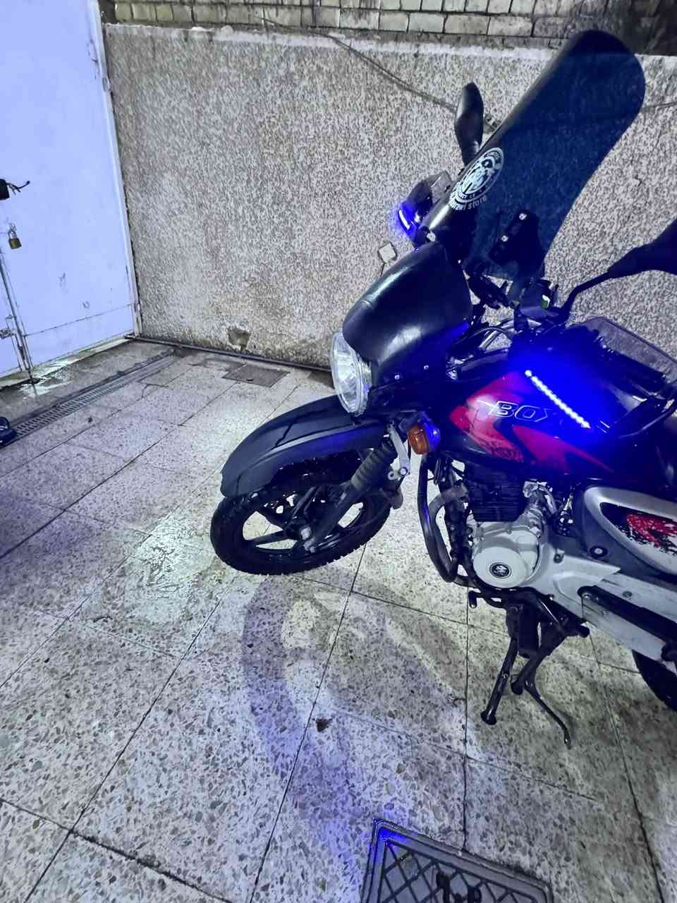 سلام عليكم
بوكسر 
مديل ٢٣ 
رقم بغداد 
درجه خير من الله 
مجفته صالها شهرين 
كفاله نقص تبخير 
سعر ٢٢٥٠ 
بيها مجال 
مكاني بلديات شارع ٣٠ 
***********

