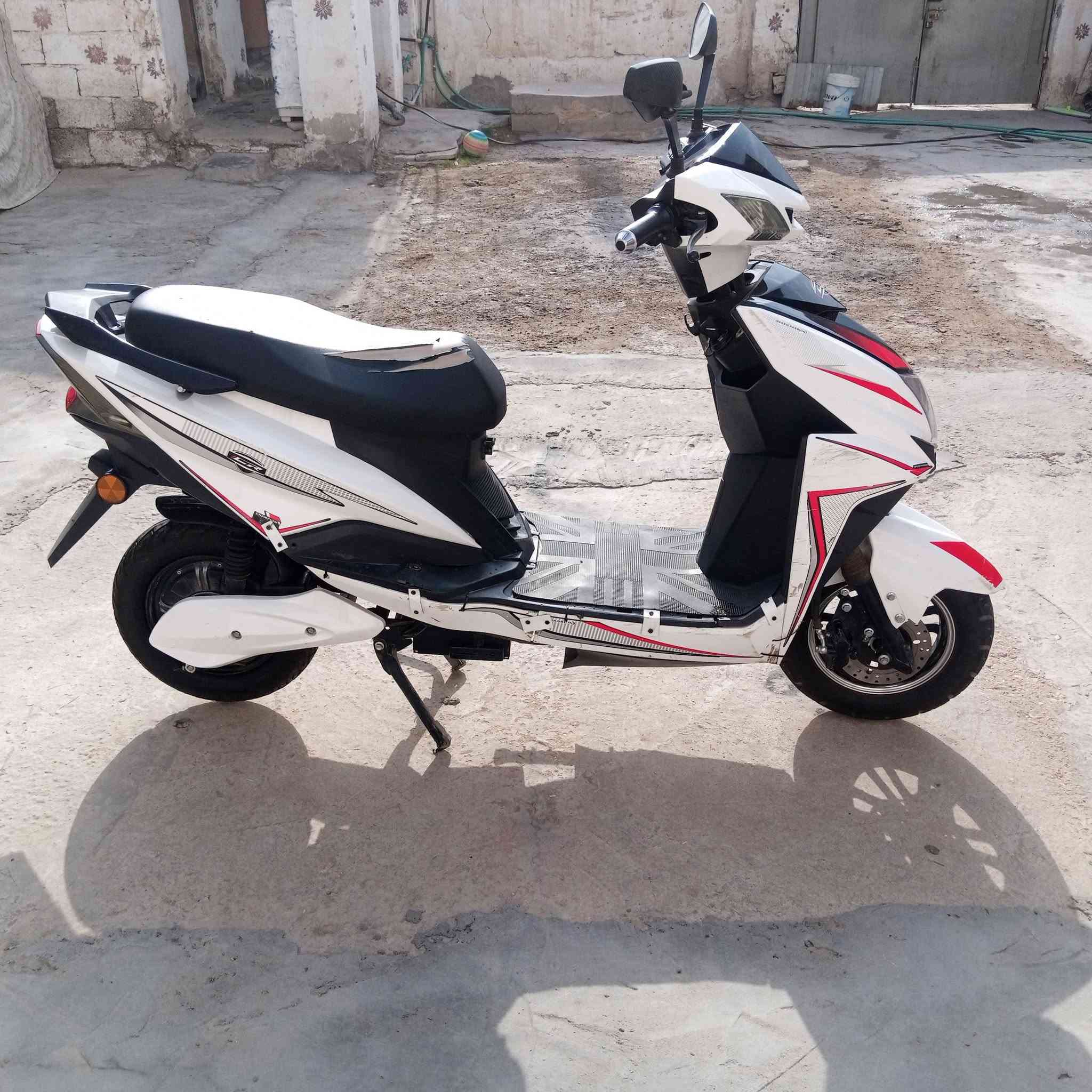 شحن • ٦ بطاريات • نضيف