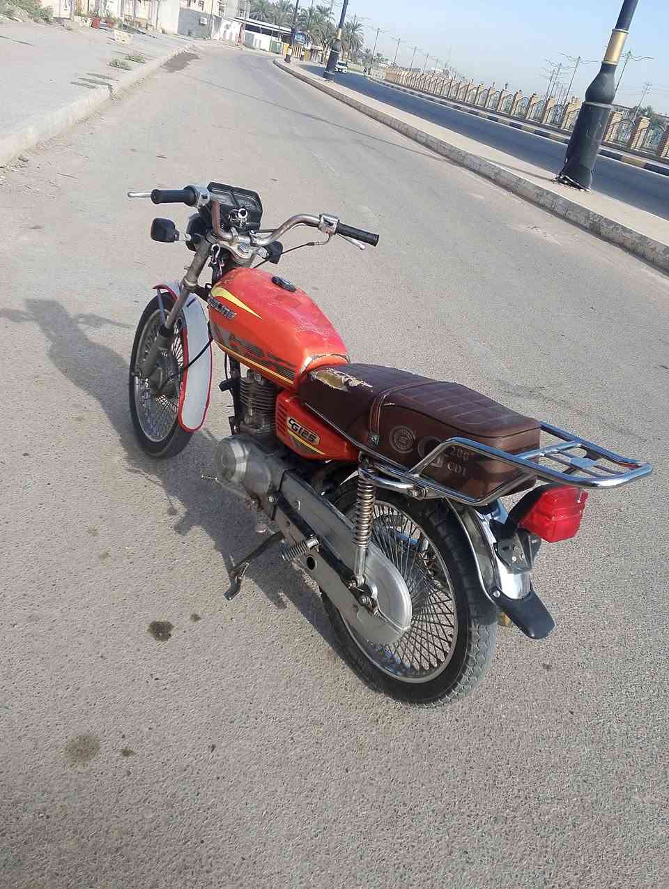 ***********
للبيع دراجه العنوان ديالى بعقوبه بهر   350 بها مجال
