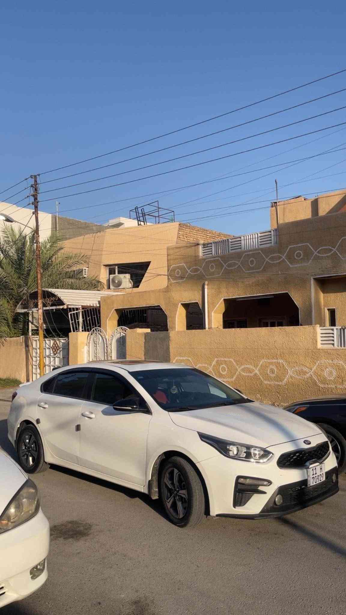 السلام عليكم
للبيع كيا سيراتو 2019 خليجي 
ماشية 79 الف كيلو
فول مواصفات 1/1 
السياره بدون صبغ / بدون تبديل 
1600 دوش  + كير At على وضع الشركة
سلايد
مري شفط
تبريد قطعتين 
شاشه + كامره
داخل جلد 
دوشمه ارضيه جلد 
المكان الغزالية 
السعر 143 وبيها مجال 
*********** بغداد, العراق

نص مكتوب في الصور:
- 6:38 ص