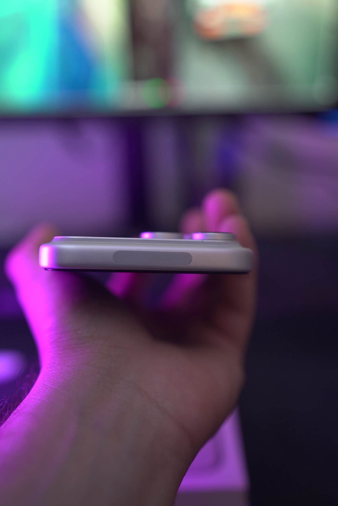 ايفون 17 pro max سلفر للبيع
سلام عليكم 

للبيع iPhone 17 Pro Max 256GB Silver، نسخة ياباني eSIM.

الجهاز مكفول كلش نظيف ومحافظ عليه، ما بي أي زلغ أو ضربات، وما مفتوح ولا متصلح.

البطارية🔋 99%
عدد الدورات 130 

تاريخ الشراء 2026/2/7 والاستخدام شخصي.

ضمان Apple ساري، بالإضافة إلى ضمان ذهبي عالم القلعة سنة استبدال ومدفوع عليه ضمان ذهبي 100 الف اضافية 
كامل مع الكارتونة والكيبل الاصلي مع لزكة الشاشة دبل كلاس اصلية
 
السعر 1,850,000 د.ع، ومجال للشراي 
عنواني شارع فلسطين 
***********
