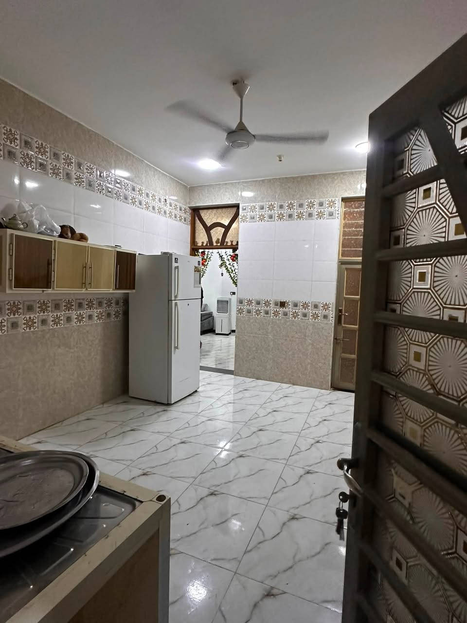 السلام عليكم بيت للبيع الكوت جديده نزلت الأقوس ع شارع 15
شارع البهادل 
المساحه175  غرفتين نوم 🛌 وصاله ومطبخ 
***********
