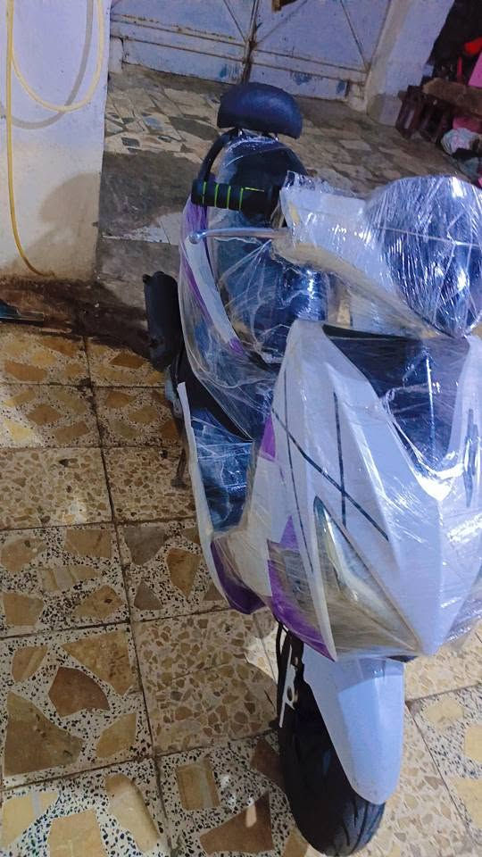 سلام عليكم شباب دراجه FS  للبيع دراجه حلوه ومرتبه شغل وطلع وين ما تريد تايرات جديد لايتات بك لايت عينه هورن كله شغال سعرها 400عنواني العمارة حي الحسين الجديد شارع الادات رقمي بي واتساب فقط *********** خاص موجود عمارة, ميسان
