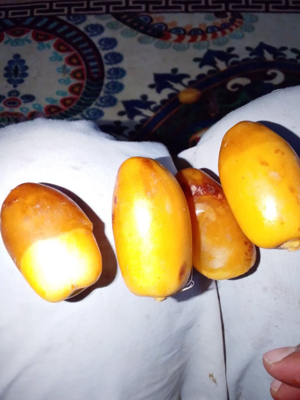 متوفره فسيلة وحده من هاي النوعية نخله راقية حجمها جبير ومطلعه سعرها 75 الف للتواصل ***********
