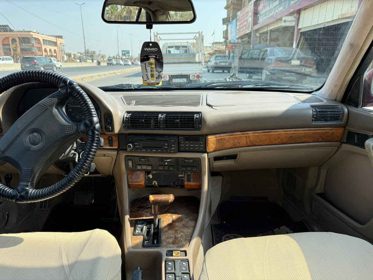 بي ام للبيع 735 ماروني رقم مميز كربلاء الداخل بيجي موديل 91 سلايد روف مفتوح للاتصال وتساب *********** السياره بالحله السعر 37 وبي مجال
