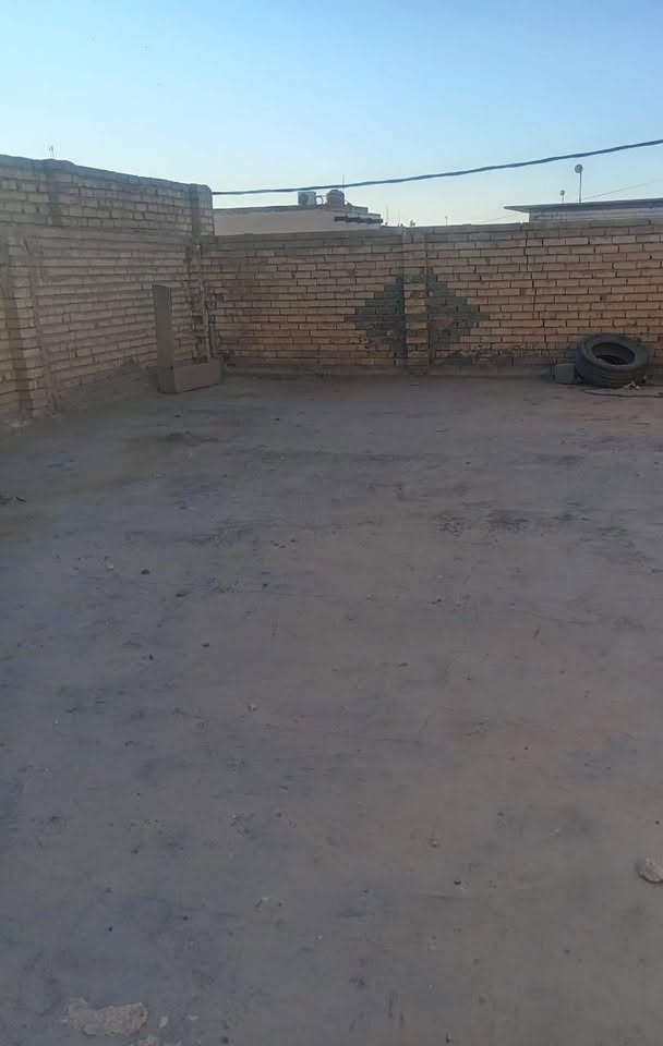 بيت للبيع مساحته 200 متر طابو زراعي يحتوي على غرفتين وصاله واستقبال وصحيات داخلية وخارجية موقعه قرب مرطبات الاعرجي بشارع الجم السعر 60 مليون
للاستفسار على الرقم
***********
