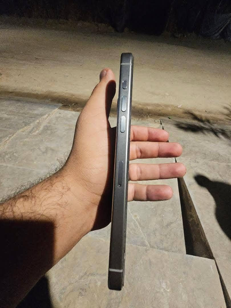 السلام عليكم 
ايفون 15 pro max 
لون تيتانيوم 🩶
256 GB
الجهاز شرق اوسط
بطاريته (85 ) 
مبدل شاشة old درجة اولى 
الجهاز نظيف مثل ماموضح بالصور ⭐️
بدون ملحقات كارتونه فقط ❗️
السعر 800 وبي مجال بسيط 
النجف الأشرف 
للتواصل : ( *********** )
