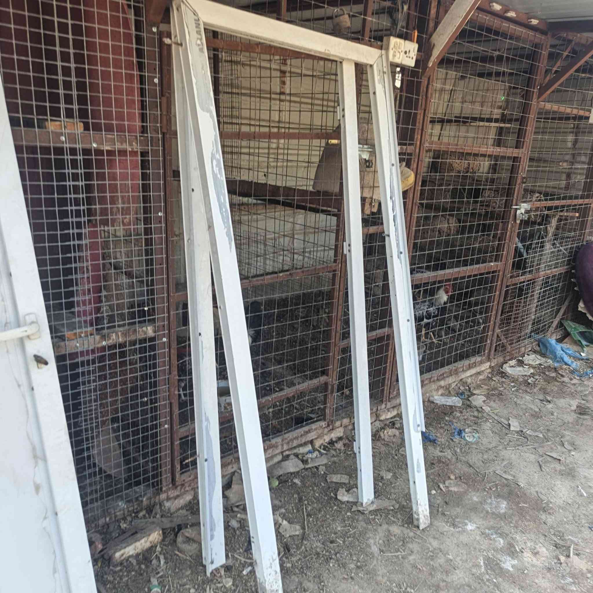 ابواب الامنيوم
ابواب الامنيوم مستعمله تفصال 
الاول  العرض80  CM والطول 180 
 الثاني العرض 100 والطول 180
 السعر 100 وبيهم مجال 
***********
