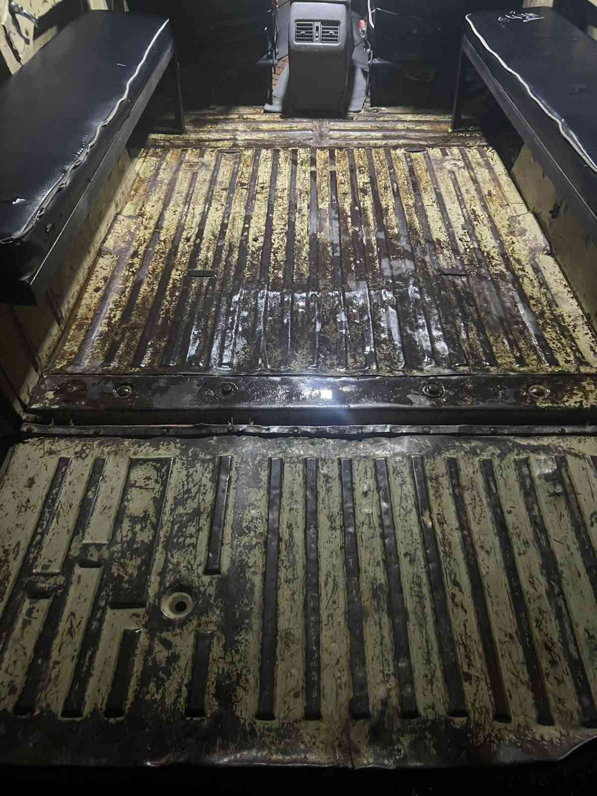 88عل بلاد سيارة خير من الله كير ومكينة وشاصي كفالة كهرباء جديدة
تخم تاير تحويرة دسك بور ستيرن سيارة جناي مو بياع شراي 
السعر ٤٥٠٠ وبيهة مجال بسيط
***********
