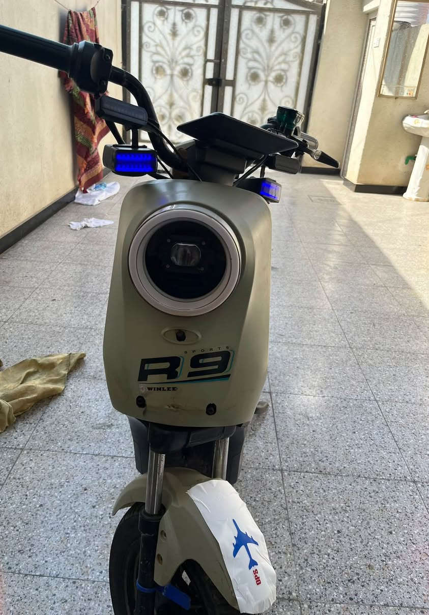 > *للبيع R9 كهربائية - WINLEE*
> اللون بيجي - نظيفة جداً
> بطاريات جديدة توها مبدلة
> شاشة ديجيتال كبيرة - شحن يطول
> اشارات LED - لايت زينون
> دراجة حلوة ونظيفة مال بيت
> مكانها: البصرة
> السعر: 400وبيها مجال
> للتواصل: ***********
