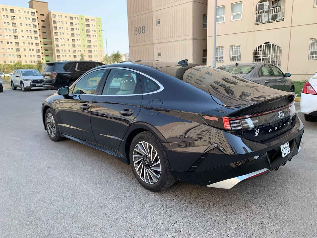 السلام عليكم هونداي سوناتا هايبرد موديل ٢٤ دخول جديد حادث فقط شبرين بارد بل بنيد بدون دواخل مكفوله من الصبغ لسياره فول عده الفتحه داخل عسلي لسياره عله وضع الشركه السعر ١٩٢ موبايل *********** مكاني شقق بسمايه
