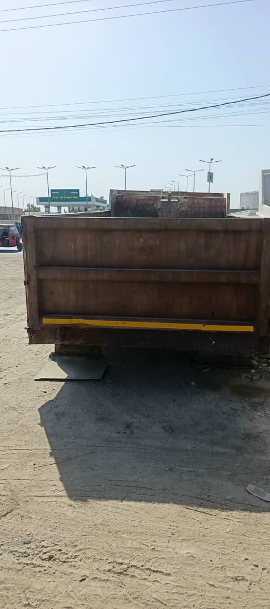 شاحنة • بدون تفاصيل