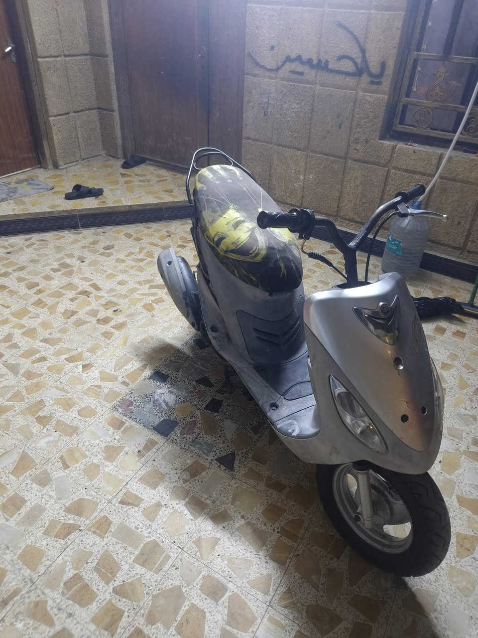 سلام عليكم ماكس غجمه نضيفه مامفتوحه دراجه شوفت عينك ملاح ونضيفه كهربائية ناقص باتري ويحتاجله شوي ترتيب مايكلفن 10تلاف صير دراجه فول بكاني بصره حيانيه موسى كاظم سعر 500بي مجال شي بصيط رحمالله واديكم مايشتري لايراسل رقمي ***********
