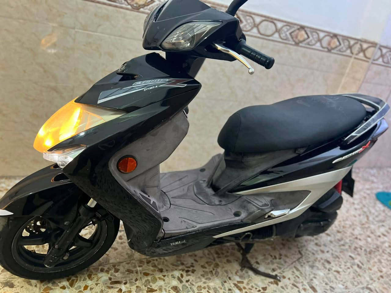 دراجه سكنس لد فحل نوزل خطين قبق نفخ ياباني جديده مال رمبه دراجه  ام الطلاعات بلاديه مكينه ناعمه شلعه معدل ربع نكره كهربائياتها كلها شغاله كفرات اصليه دراجه جديده اي نقص مابيها مكفوله السعر مليون و 200  العنوان بغداد الكرخ الاتصال على الرقم*********** بغداد, العراق
