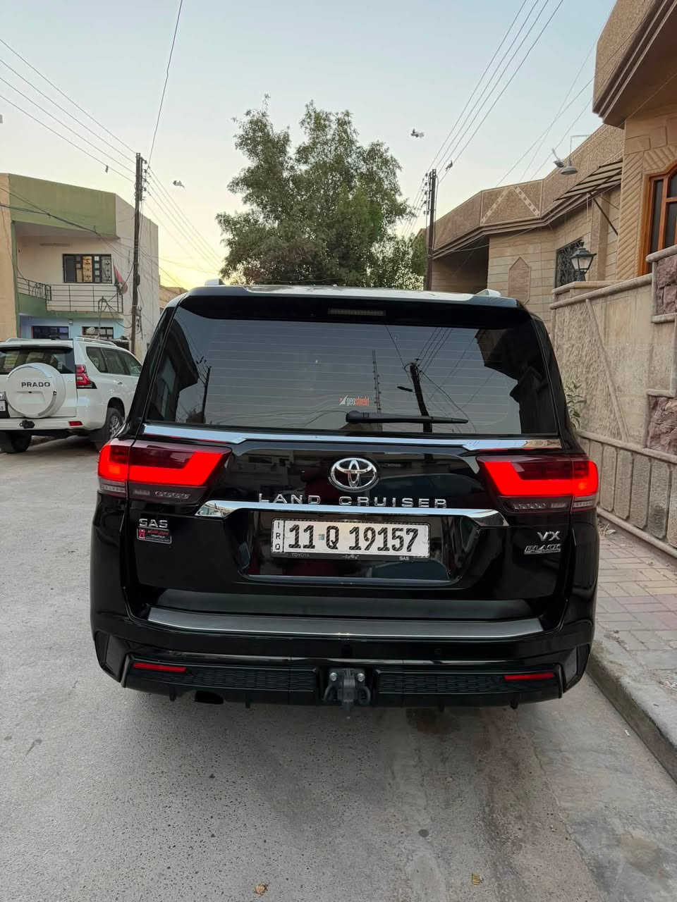 سلام عليكم 
لاندكروز 2024 ضمان شركة ساس VX ابلاك ادشن 
مكفولة كفالة عامة 
ماشية 27
مغلفة PPF على وضعية الشركة 
اضافة بوب شفط من شركة 
4 كامرات 
تبريد كشنات 
رادار جانبي 
صندوق حساس قدم مضاف من شركة 
باقي الموصفات معروفة 
العنوان السيدية 
‏السعر745$
رقم التواصل ‭***********‬
