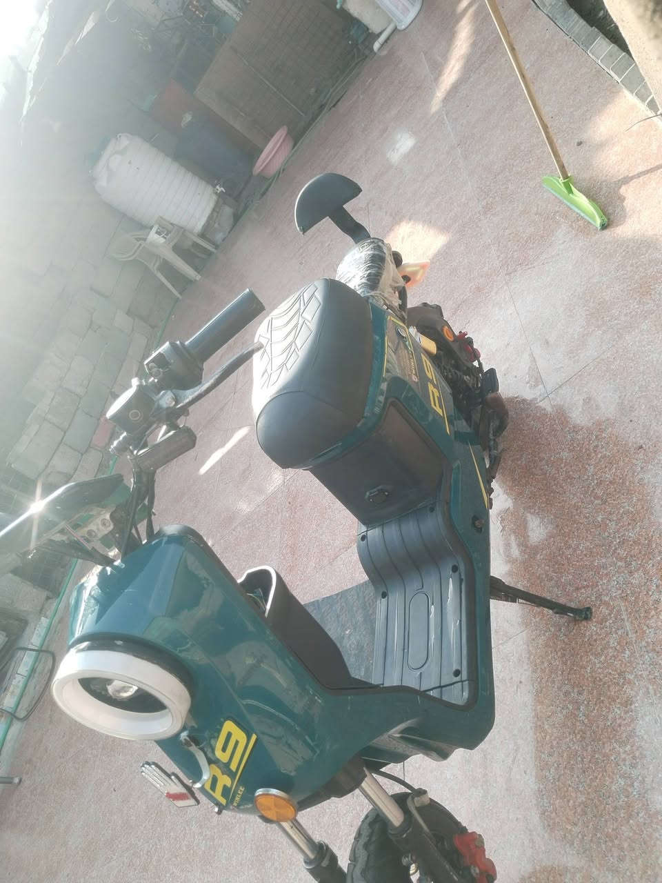 دراجه اللبيع R9 دراجه نضيفه وما ناقصه أشي بصمه 2 سويچ 2 سرعه 99نضام R +P بطاريات 5 الولي سعر300 وبيه مجال *********** بي واتساب المكان البصره الحيانيه
