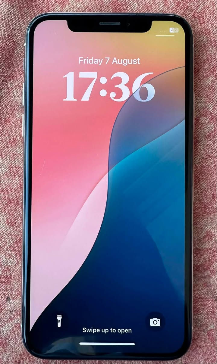 ایفون Xs للبيع سعر ١٧٠
ذاكرة 64G تك سيم بطارية ٧٤
اي عيب ما بيه 
كلشي بلادي فقط بي فطر ب ظهر 
***********واتساب
