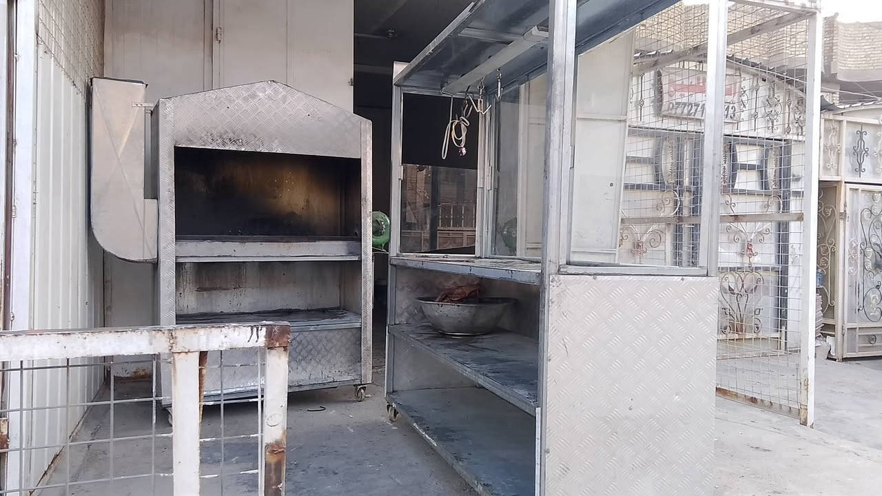 جام خانه تفصال قويه مع شوايه كباب
المكان بغداد حي اور السعر الجام خانه 300 الشوايه 250
***********
