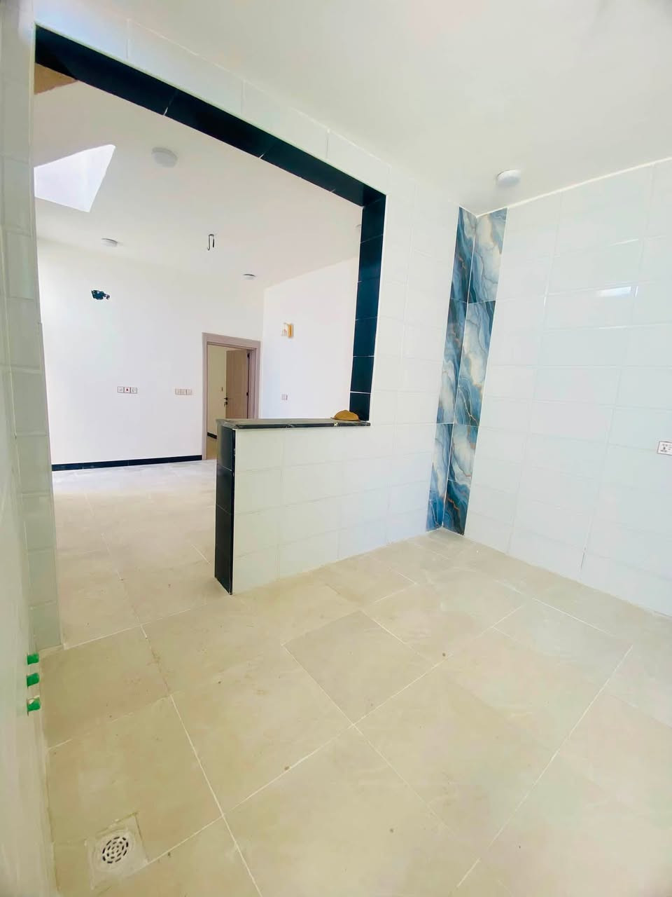 سلام عليكم
بيت 🏠 للبيع مساحه100متر

طابو زراعي 

بيت جديد ما مسكون غرفه +صاله+مطبخ +استقبال 

حمامات
بناء طابوق  أساس سقف صب كونكريت مركزي

سعر 41مع مجال 💸 

جميع الخدمات متوفر كهرباء +ماء+شارع 10م

شارع صب عمود ٣٢١قريب ع سوق 

***********للاتصال 

***********واتساب
