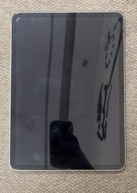 آيباد برو ١١ • ١٢٨ • شاشة أصلية