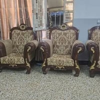 ديوان ملكي • ١٠مقاعد • القوسيات