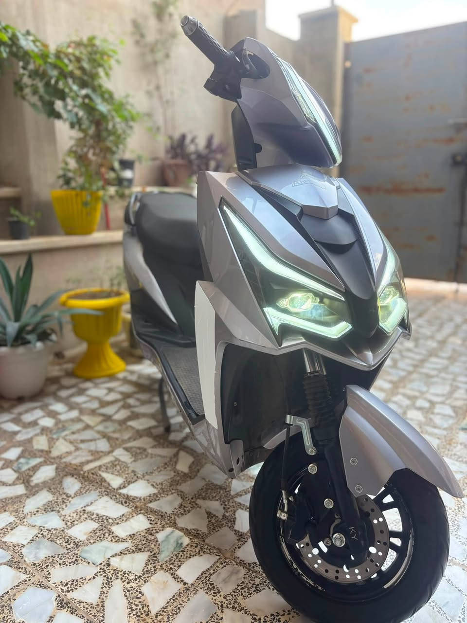 سكنس 6 بطاريات مسطره اكبر شي ب السوك
ملف عقل بطاريات شرط الفحص 

يمشي مسافه 40-55 كيلو 

سويج + بصمه تشغل عن بعد مانع سرقه قفل ستيرن 

اشاير يمنه يسره لايت عالي ناصي رماشي هورن

نضام بك كلو شغال مابي اي نقص 

السعر 460 بي مجال 

العنوان موصل حي الحدباء

***********

***********
