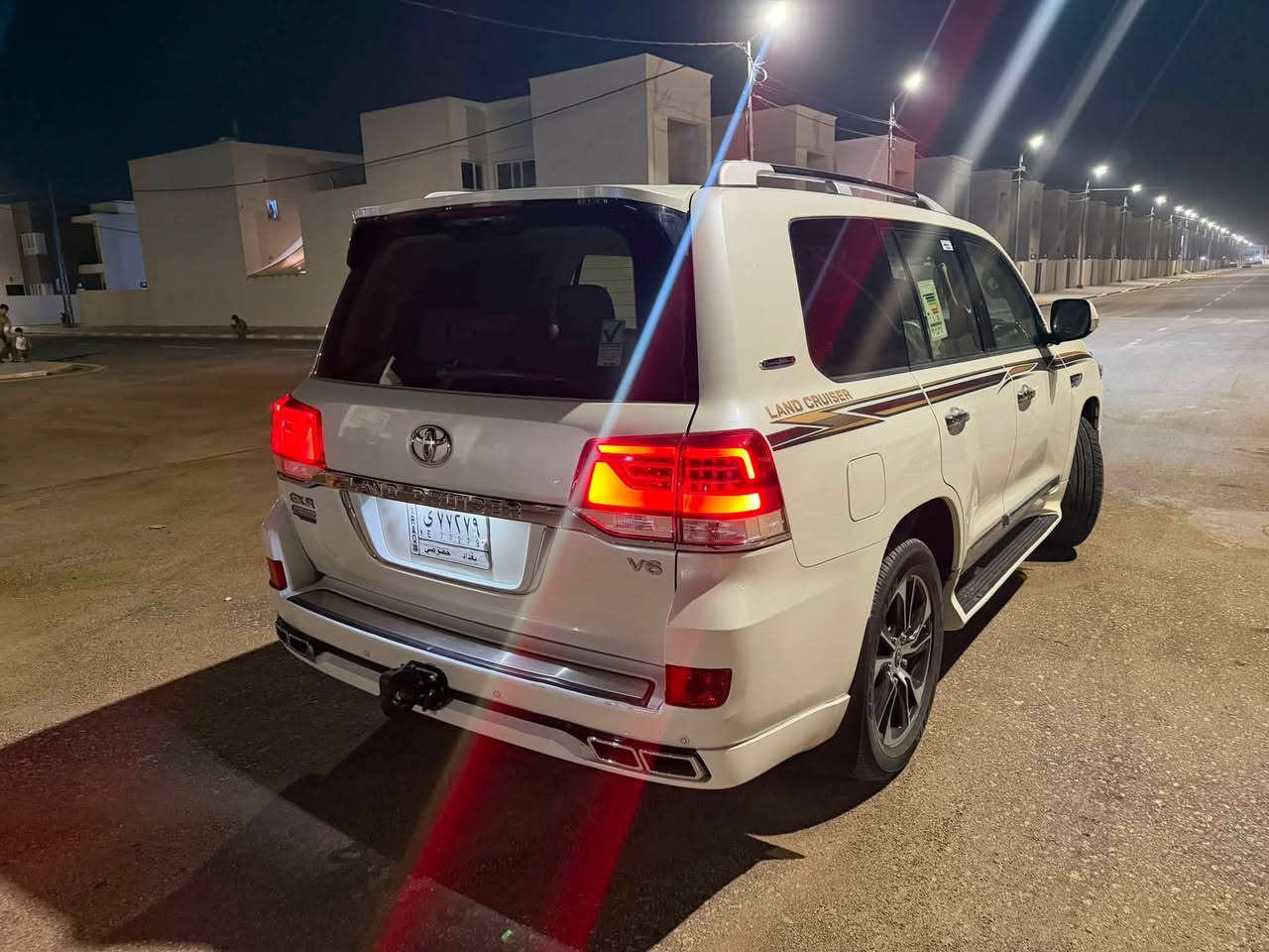 السلام عليكم 
ارخص لاندكروز بالعراق 
لاندكروز 2021 بريم 
فول مواصفات 
سلايد روف 
٨ ايرباك 
دبل ماوس 
خمس بصمات 
اربع كامرات 
سياره جديده لك بيها قطعتين صبغ بس 
تخم تاير دلوب ياباني جديد 
شاحن لاسلكي 
رقم بغداد تحويل مباشر 
للاستفسار ***********
***********
