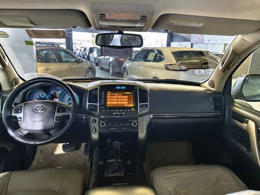 لاندكروزر V8 VXR • بدون بويه • ١٥٠٠٠٠ كم