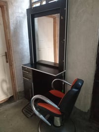ميز وكرسي للبيع السعر ٢٥٠وبيهن مجال مكاني بغداد الهاتف 07872508665بي و...