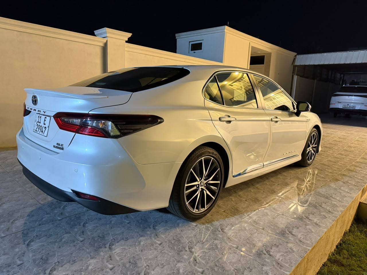 السلام عليكم للبيع كامري ٢٠٢٤ خليجي هايبرد عبد اللطيف معروفه مواصفاتها ماشيه ٣٩ رقم بغداد تحول مباشر السعر  ٢٣٩$ مكان السياره الرمادي للاستفسار  ***********
