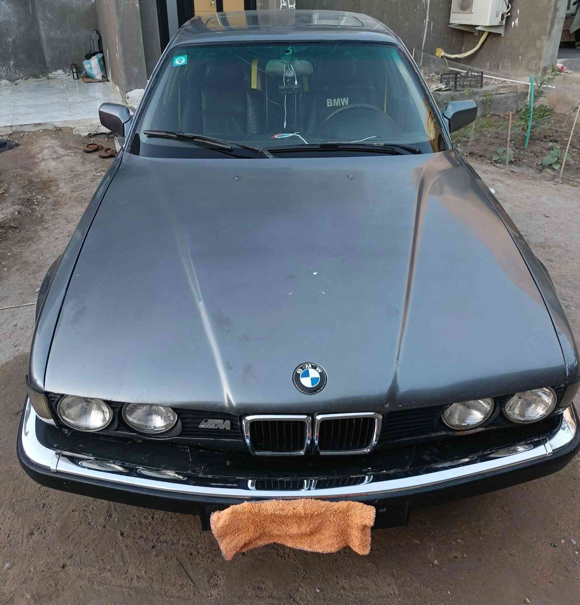 سلام عليكم
سعر 45 وبيها مجال
رقم بغداد 
البيع او مراوس

بي ام 730 مديل 92 مكينه 3.5 مفتوح

‏‪***********‬‏
