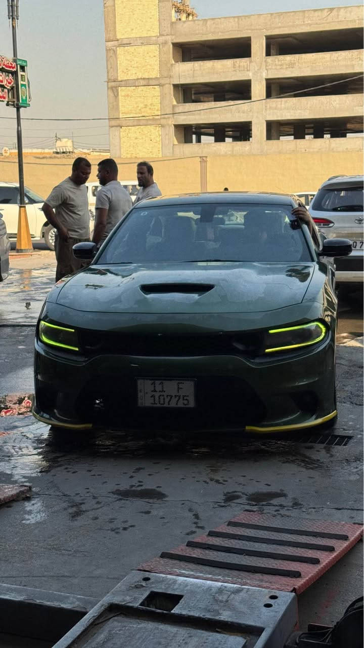 السعر (195) مجال بسيط
جارجر زيتوني محرك 3.6 رقم بغداد باسمي SXT 2019 بلاص سوبر تراك 
الحادث : جاملغ وبنيد من امريكا بدون شاصي وبدون ايرباك (سليم) 
وهنا بالعراق شبر ع كد الايد بالجاملغ الامامي مال السايق
مكينه وتبريد كفالة 
رقم بغداد باسمي تحويل مباشر ماشيه 94 ميل 
***********
كت دعاميات وبنيد SRT
عدسات زرع تغيري جميع الالون
شاشة كار بلي 
تخم تاير ويل 20 سلايت فتحه كاميرا حساس خلفي تحكم ستيرن تشغيل عن بعد
وباقي مواصفات الجارجر عدى الجلد
السيارة استخدام شخصي البصرة, العراق

نص مكتوب في الصور:
- 38630800