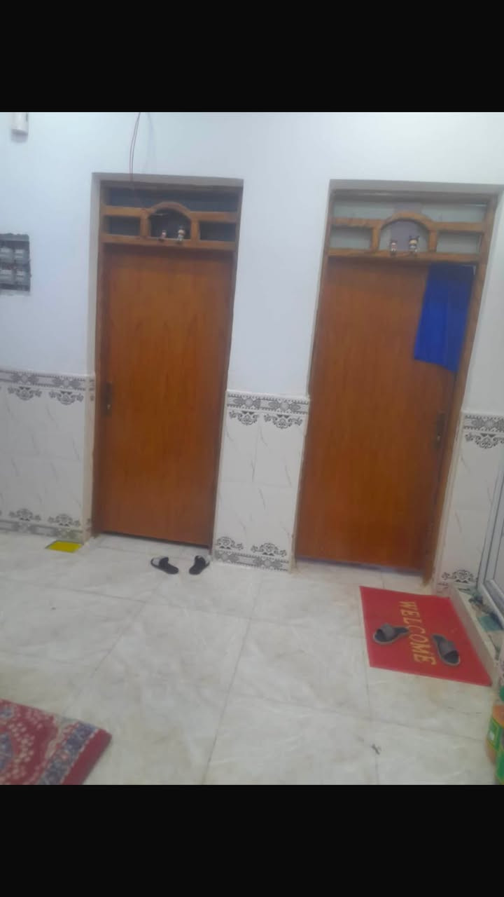 بيت للبيع المساحة 100 م خلفي بناء حديث طابقين كونكريت مسلح ملاحظة ) البيت مطلوب اسكان 41 مليون اتريد تحويل الك والباقي يدفع نقدًا 55 ملين نقد ويتحول بسمك ) العنوان التضحية حي المالكي مكان قريب على السايدين مكان كلش حلو بيع مستعجل الاتصال على *********** ابو علي الاسدي
