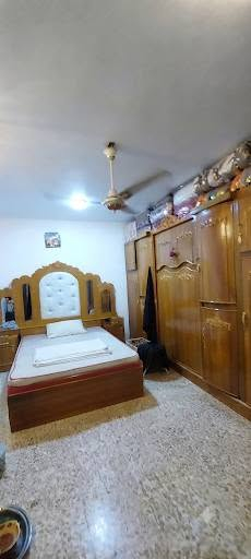 للبيع بيت مرتب في بغداد، مدينة الصدر، حي طارق وسط، مساحته 100 متر. الطابق الأرضي يتكون من استقبال، غرفة نوم، صحيات، ومنور، بينما الطابق العلوي فيه غرفتا نوم. موقع ممتاز جداً، قريب من جميع الخدمات،  وبيه إمكانية 
 هذه تفاصيل بسيطة 
#للاستفسار_الاتصال_على 

***********
***********
