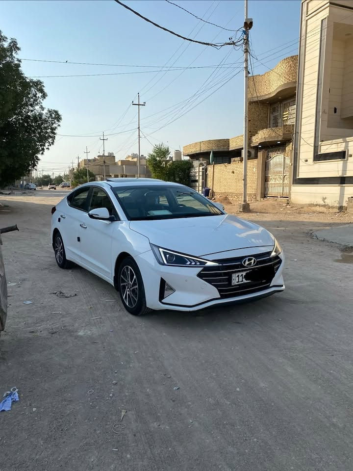لسلام عليكم النترا 2019 شكل 2020 خليجي كفاله عامه السيارة من الضربه والصبغ والتبديل والفتح سونارها مرفق مع المنشور السياره جديدة بمعنى الكلمه رقم بغداد بأسمي تحويل مباشر ماشيه 135 الف حقيقي فول مواصفات 1/1 

1- فتحه سقف 
2- لدات أمامي خلفي 
3- أشاير بالمري ومري شفط 
4- بصمه تشغيل بصمه أبواب 
5- جنطه ذكيه 
6- تبريد قطعتين 
7- محرك 2000 دوش مامفتوح 
8- درايف مود 4 وضعيات قيادة ايكو وسبورت وسمارت ونورمل
9- كشنات جلد 
وباقي المواصفات المعروفه مكان السيارة كربلاء السعر 158 وبيها مجال للشراي للاستفسار ***********
