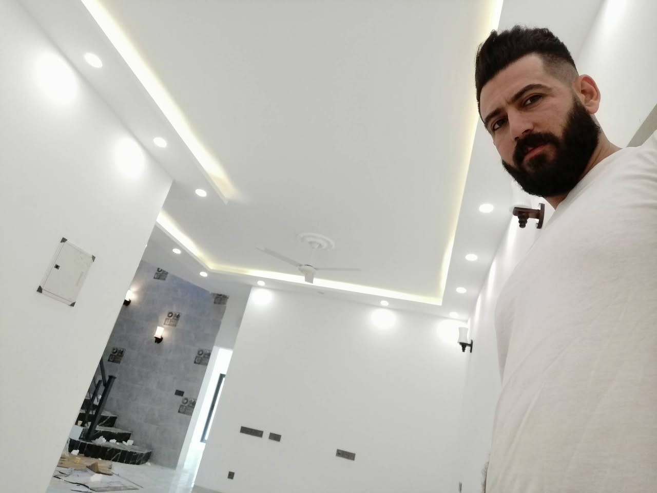 بالتقسيط مع مكتب الخليج للديكورات نعمل جميع انواع الديكورات المغربية والسقوف الثانوية والاصباغ وتغليف الواجهات بالحجر الطبيعي والفلين مع ضمان حقيقي استفسار اتصال بالرقم ***********عبدالله
