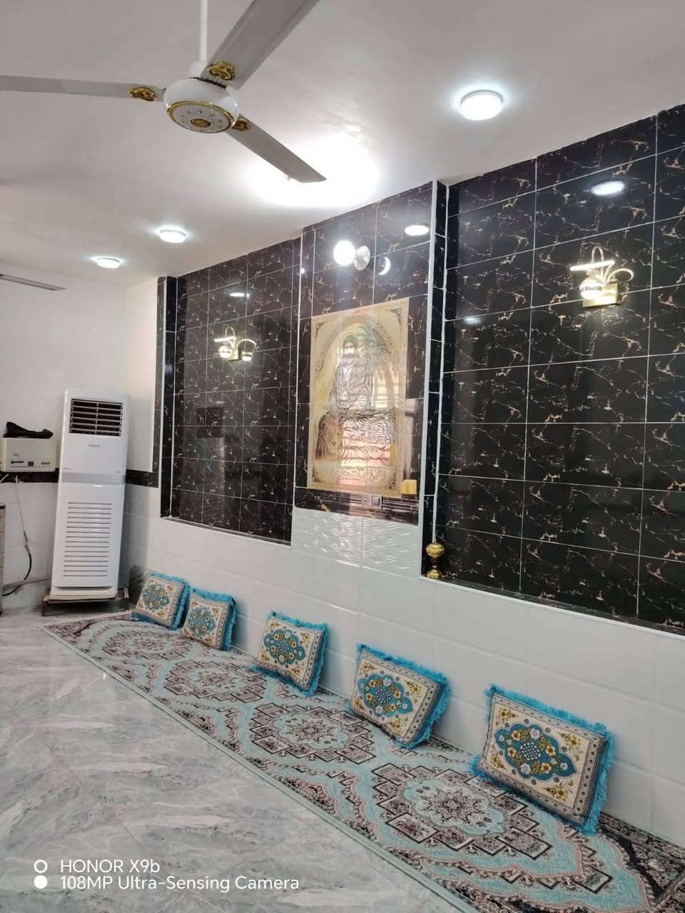 دار للبيع 150م ( مكتب النور)
*********** وتساب

موقع /نجف 🏡شارع المطار

#مقابل قرية الغدير عمود  262 

البناء درجة اولى كامل مفتاح 🔑🏡

غرفتين /صاله/مطبخ / ستقبال/ صحيات/

بناء فول/ اساس + سقف كونكريت +طابوك

البيت كامل مفتاح +خلاطات تانكي مراوح كيزرات 

ألخدمات 🏡 #البيت مقابل قريةالغدير 

ماء/كهرباء/مدارس/سوق/تبليط/لحد الباب
