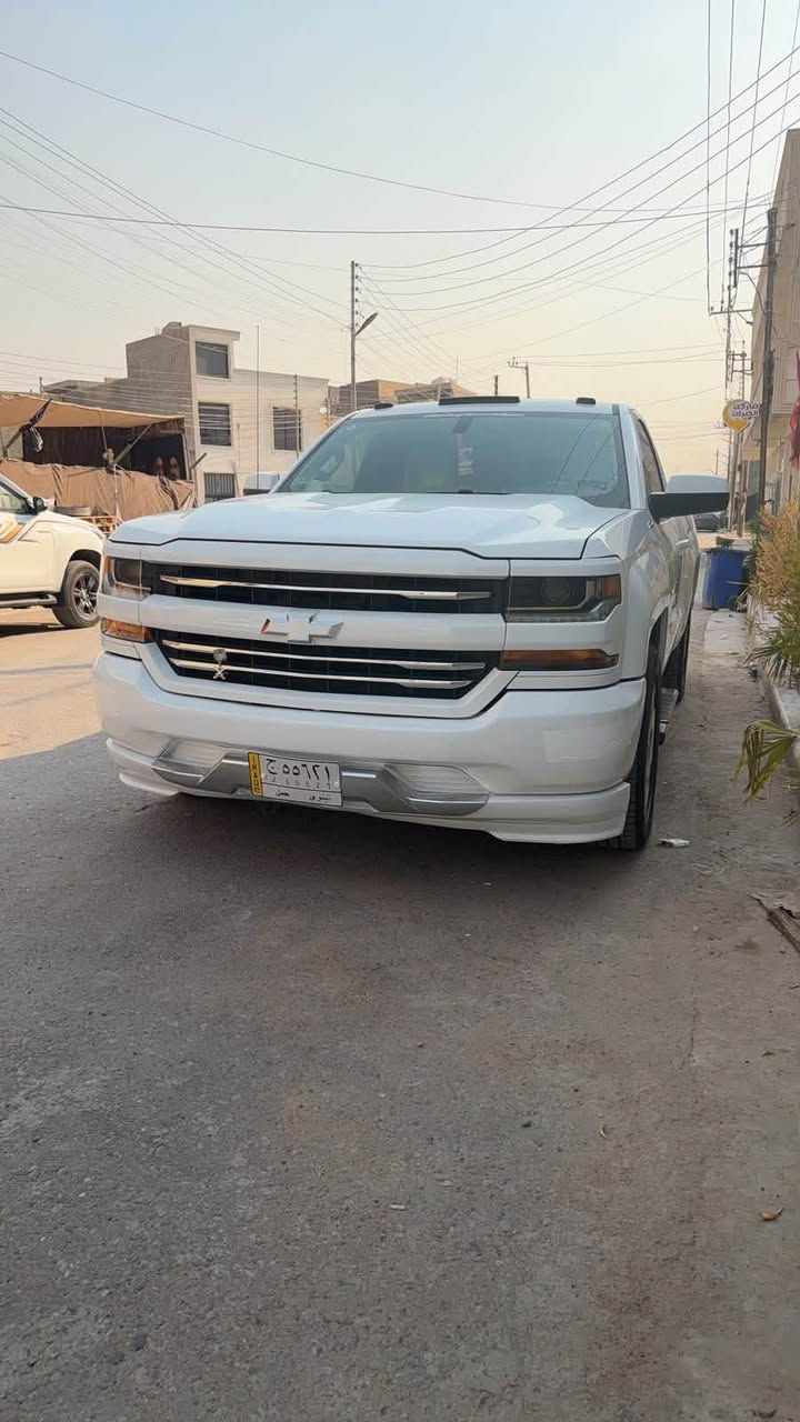 سلام عليكم  سلفرادو تك باب  بدي قصير
موديل 2018
ضربته چاملغ جهت الصدر 
مبدل نفس الون /صور الحادث موضح بل منشور  
محرك 6V سلندر  
ماشيه 160 الف 
رقم نينوى بسمي تحويله بغداد 
 تواصل علا هاذ الرقم او خاص  
***********
