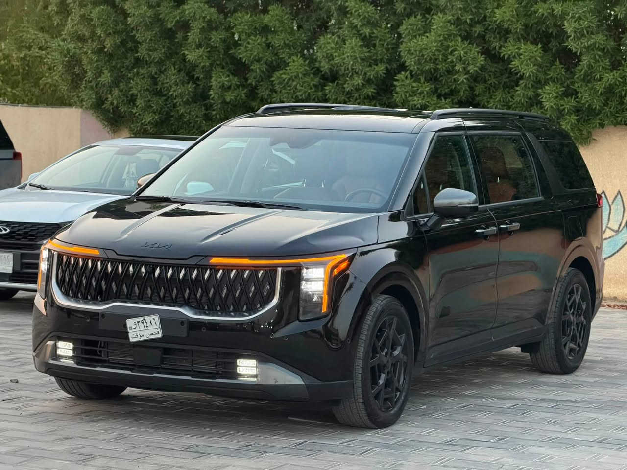 ياالله

السلام عليكم 

كيا كرنفال 2026 SX   وارد امريكي 

Kia Carnival Mpv Sx 2026 3.5 V6

                        الون ( اسود )

                 حجم المكينه : 3.5 V6

         المسافه المقطوعه : 2000 ميل  

الضرر : مبدل جاملغ يسرا مبدل نفس الون بنيد بي بارد 

             حالة الايرباك : دركه  + دشبول 

#مواصفاتها 

1.شاشه 

2.كامرات 360

3.بصمه

4. بنوراما فتحتين

5.ويل كب اسود

6. تشغيل عن بعد

7.حساسات خلفي امامي

8.بيبان كهرباء

9.لايتات لد

10.لايتات زنون

11.بكلايتات لد

12.اشاير بالمري

13.رادارات 360

14.كشنات جلد 

15.ثلاث قطع تبريد

16.هيترات بالكشنات حار بارد امامي خلفي

17.هندبريك بصمه

18.شحن وايرليس

19.هيتر بالاستيرن

20.كشافات 

21.مري شفط

22.كشنات كهرباء امامي خلفي

23.كشن السايق ميمري

24.تحديد مسار

25.نظام ايكو سبورت عادي

26.كامرات محيطية داخل السياره

27. كشن اضافي 

28 .داتا شو

فول موصفات 1/1 جاهزه مرقم بغداد 

  

السعر : الطلب في التعليقات سياتي اليك مباشرة 

تفاصيل اكثر هذا رقمي *********** تحياتي 

مكان السياره بغداد حي الجامعه
