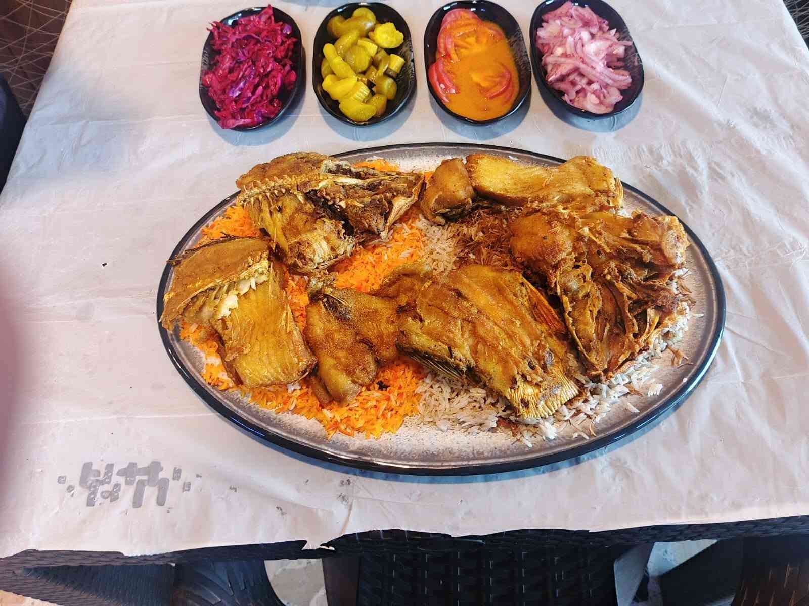 🔥🐟 اسماك ومشويات الصياد  🐟🔥
سمك مسكوف بغدادي أصيل على الحطب 🔥
طعم تراث بغداد ونكهة ما تنـتسى 😋
🍽️ الأسعار: 🐟 كيلو سمك مسكوف: 8.000 د.ع
🥗 مع مقبلات + تمن + عمبة
🐟 كيلو سمك حي: 6,000 د.ع
صينيه تمن مع سمك مقلي مع مقبلات ب16 مع التوصيل 
صينيه مع تمن وسمك مقلي مقبلات ب21 مع التوصيل 
🍗 دجاج على الفحم: 12,000 د.ع
🍲 مع مرق + تمن مشكل
🥖 خبز
📞 للطلب والاستفسار:
***********

🔥 أهلاً وسهلاً بكم… نكهة عراقية أصيلة تستاهل 
اسماك ومشويات الصياد

نص مكتوب في الصور:
- 811B
- دجاج شوي وشغله مرتب وطعمه يعجب خاطرج بسعر 12الف وتوصيل دخل بسمايه لف
- الصياد