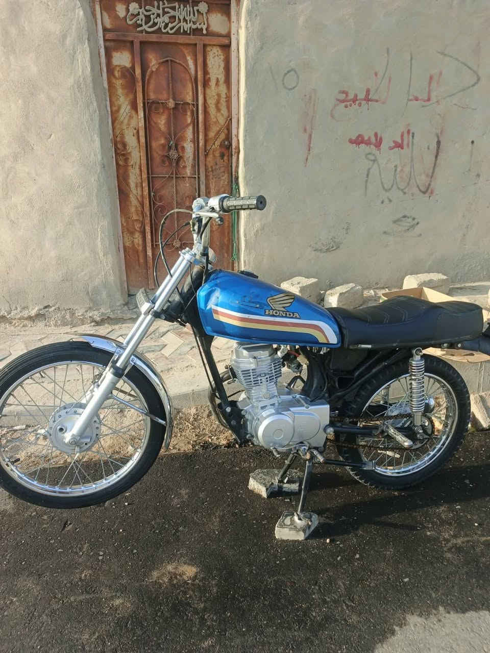 دراجه موديل 2023 أوراق سكنر
محرك شلامجه مفتوح
دراجه نضيفه وخير من الله 
هاذا رقم صاحب الدراجه اني مكلف بل نشر 
سعرها 450
‏‪***********‬‏
