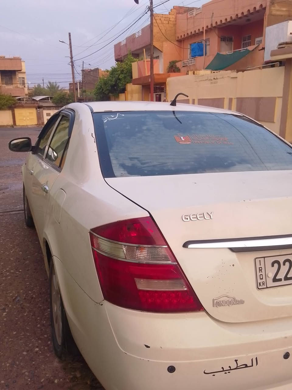 السلام عليكم 
/سيارة جيلي موبل/2013
محرك 1500/كير عادي
  تبريد تدفئه شغل شرط 
كامره حساسات خلفي 
بيه بس بارد وتكحيل 
داخل رصاصي 
 رقم السيارة اربيل تحول شرط
رقم الهاتف ***********
السعر 60 وبي مجال 
مكان موصل الجانب الأيمن
