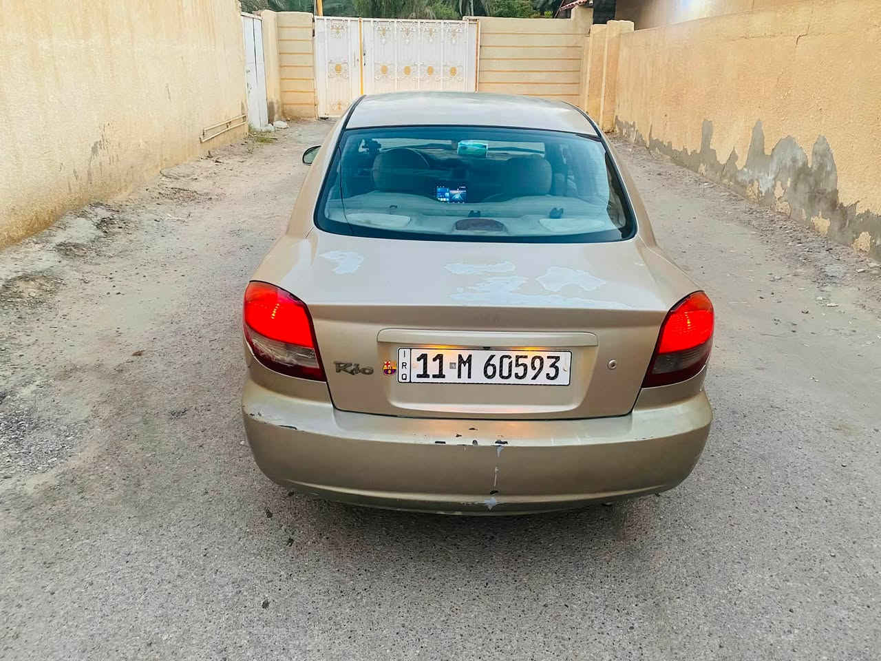 سلام عليكم
كيا ريو موديل ٢٠٠٣ امريكي 
مكينه كير كفاله صدر خلفلي امامي جديد تخم تاير تبريد ثلج ماشاء الله 
رقم بغداد مشروع وطني 
سياره حلوه وناعمه 
شاشه كامره كلهاا شغاله 
كهربيات كلهاا شغاله 
بيهاا مكانات جراد شيء بصيط مصورهن 
كير اوتو مرغوب غرفتهاا جديده بمعنى الكلمه 
مكاني ديالى خالص هبهب 
السعر ٤٠ وبيها مجال لشراي 
رقم الهاتف ***********
